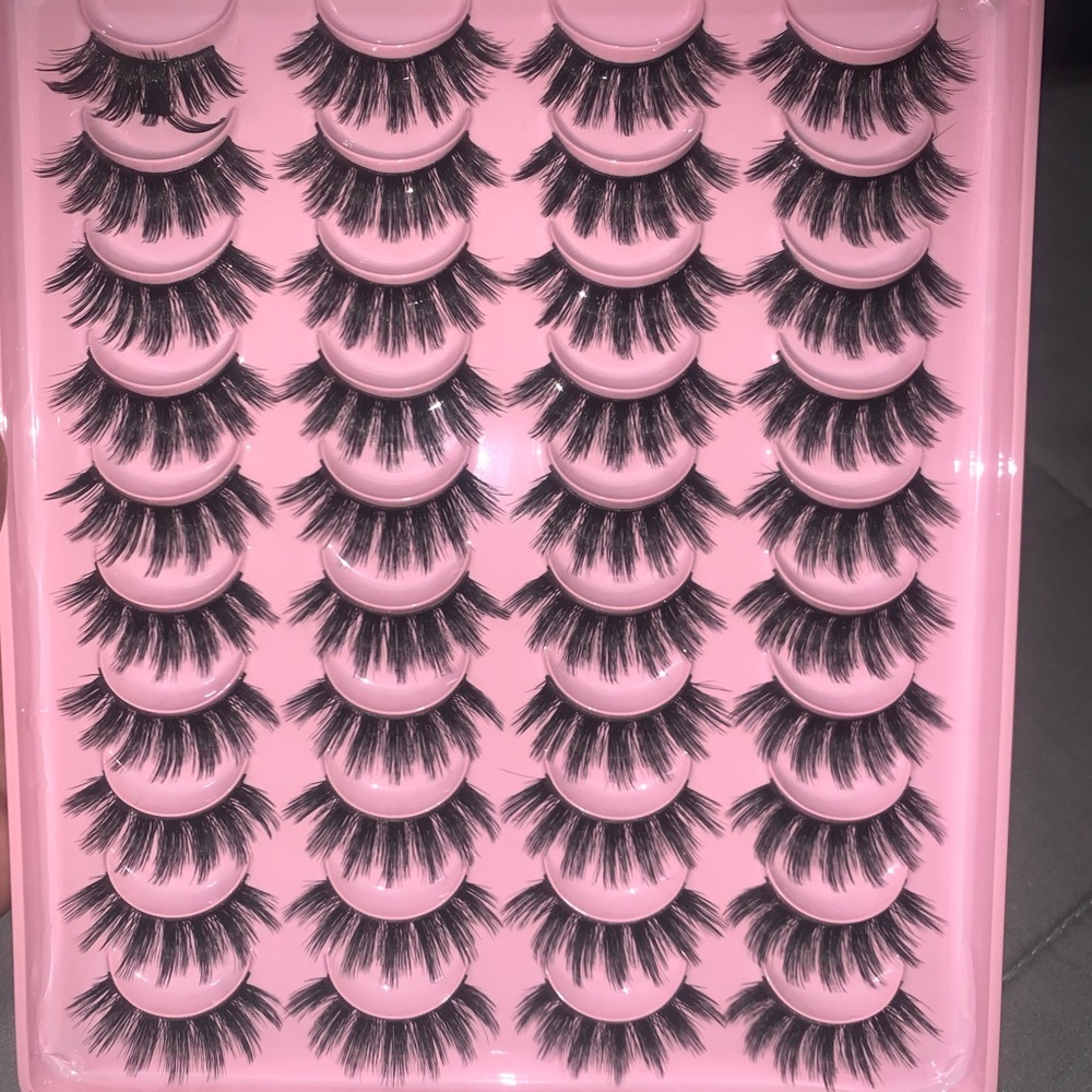 Lashes - Picture 2 of 6